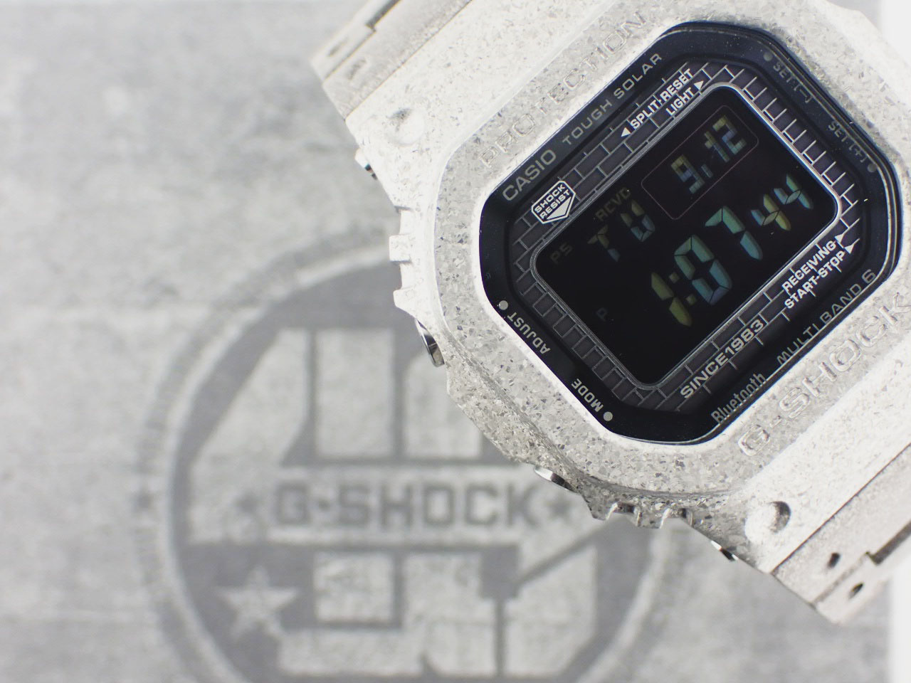 カシオ Gショック 5000シリーズ 40周年記念 限定モデル GMW-B5000PS-1JR を最安値価格で販売中！－ブランド時計販売のクエリ