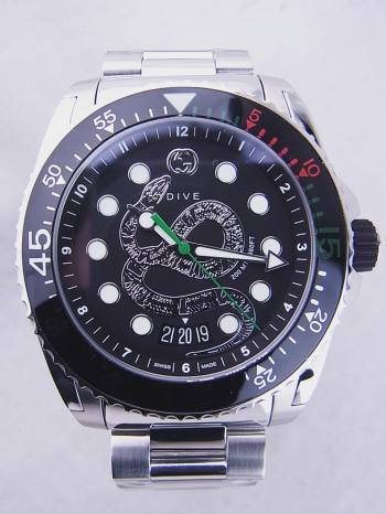グッチ ダイヴ ブラック スネーク クオーツYA136218(136.2)新品
