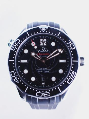 オメガシーマスターダイバー300Mコーアクシャルマスタークロノメーター ジェームズ・ボンド　リミテッドエディション210.22.42.20.01.004未使用