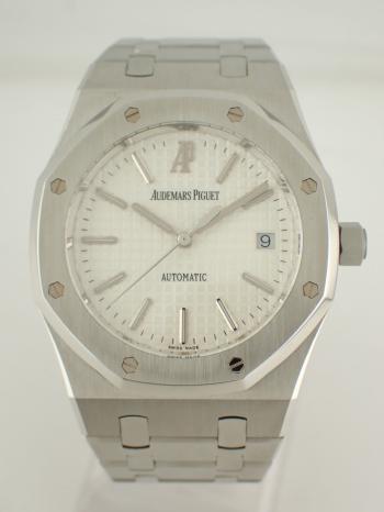 オーデマ・ピゲ ロイヤルオーク シルバー文字盤 メンズ 15300ST.OO.1220ST.01 中古美品